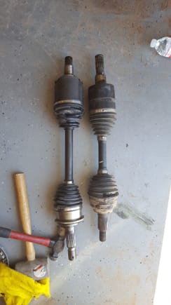 The shaft to the left is the A1 Cardone, the one on the right the one I removed.
