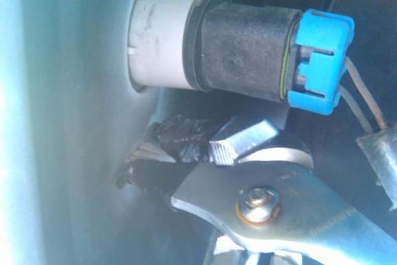 I wrapped the teeth of the pliers with electrical tape before removing the side markers. Be careful not to use too much force.