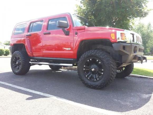 20 inch grappler tires with a 4 inch lift kit.. almost height of H2