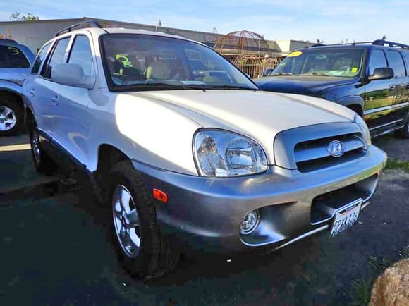 The 2001-2007 Hyundai Santa Fe is, in my opinion, a very excellently styled small SUV. It looks great from any angle.