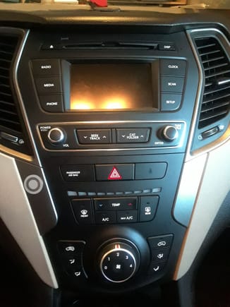 Non Working Santa Fe Sport with a smaller screen and no APPS button and simplified console