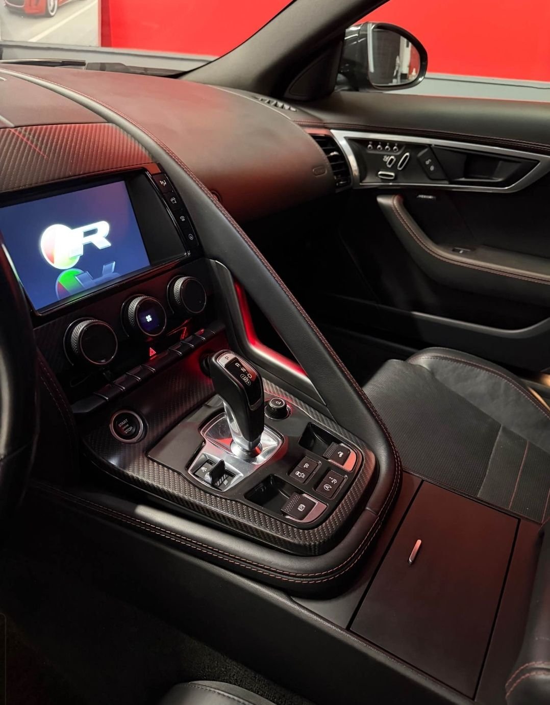 2018 Jaguar F-Type - Jaguar F-Type R 2018, V8 550 HP. - Used - VIN SAJD51EE3JCK48340 - Other - Automatic - Black - South Bank SE1, United Kingdom