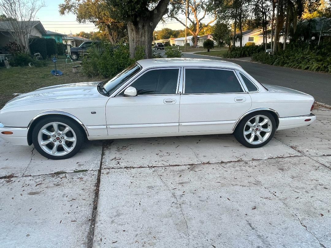 2001 Jaguar XJ8 - PARTING OUT 2001 Jaguar X308 LWB 4.0 100k - Clearwater, FL 33764, United States