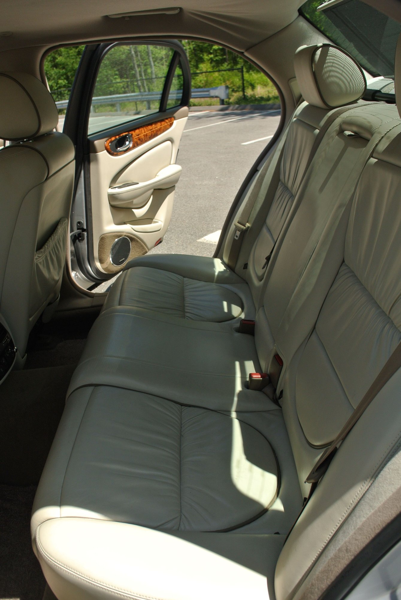 2004 Jaguar Vanden Plas - 2004 Jaguar Vanden Plas with fully fucntioning factory air-electronic suspension - Used - VIN SAJEA74C14SG11606 - 167,200 Miles - 8 cyl - 2WD - Automatic - Sedan - Silver - South Windsor, CT 06074, United States