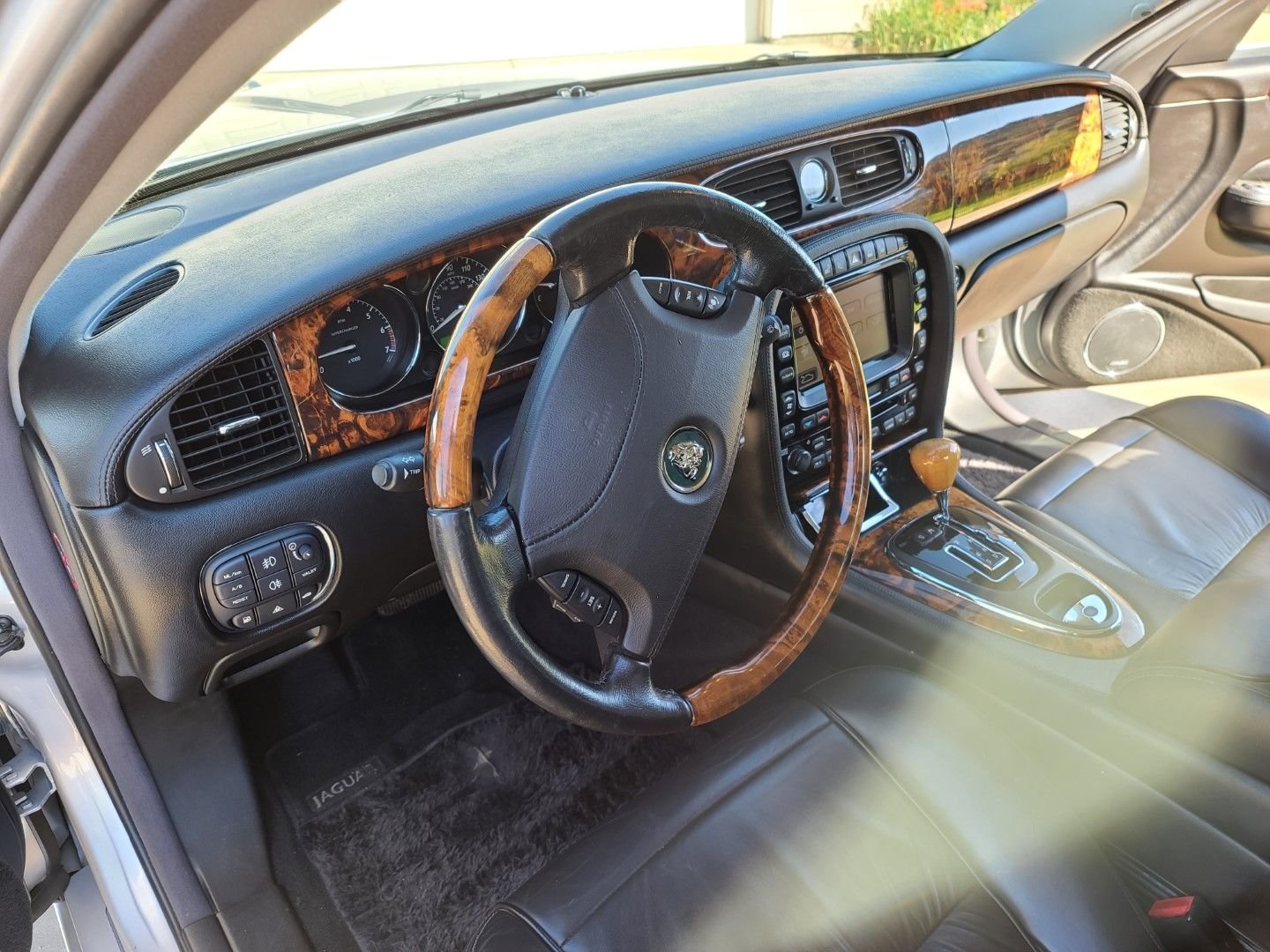 2006 Jaguar Super V8 - 2006 Jaguar Supercharged (Super V8) - Used - VIN SAJWA82C26TG49890 - 73,100 Miles - 8 cyl - 2WD - Automatic - Sedan - Silver - Valley Center, CA 92027, United States
