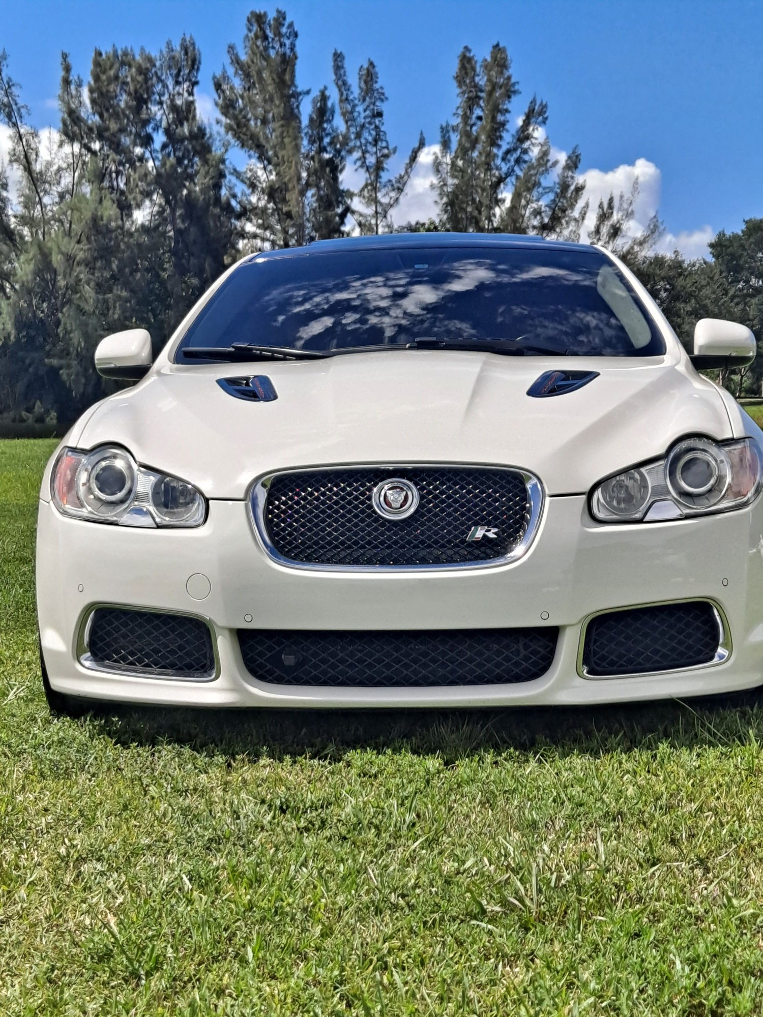 2010 Jaguar XFR - super saloon jaguar xfr 5.0 supercharged dream machine - Used - VIN Sajkxaojc6amr5096 - 92,000 Miles - 8 cyl - 2WD - Automatic - Sedan - White - Fort Lauderdale, FL 33304, United States