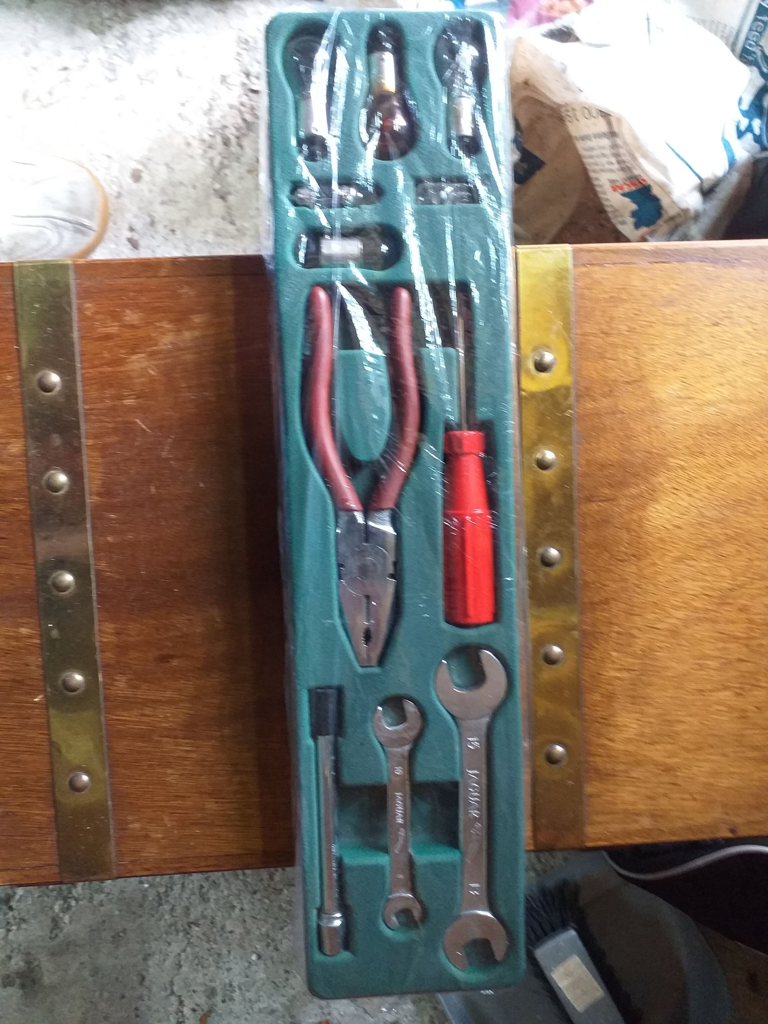 Accessories - X300/XJ6 Toolkit - Used - 1994 to 1997 Jaguar XJ6 - Marlborough SN83DF, United Kingdom