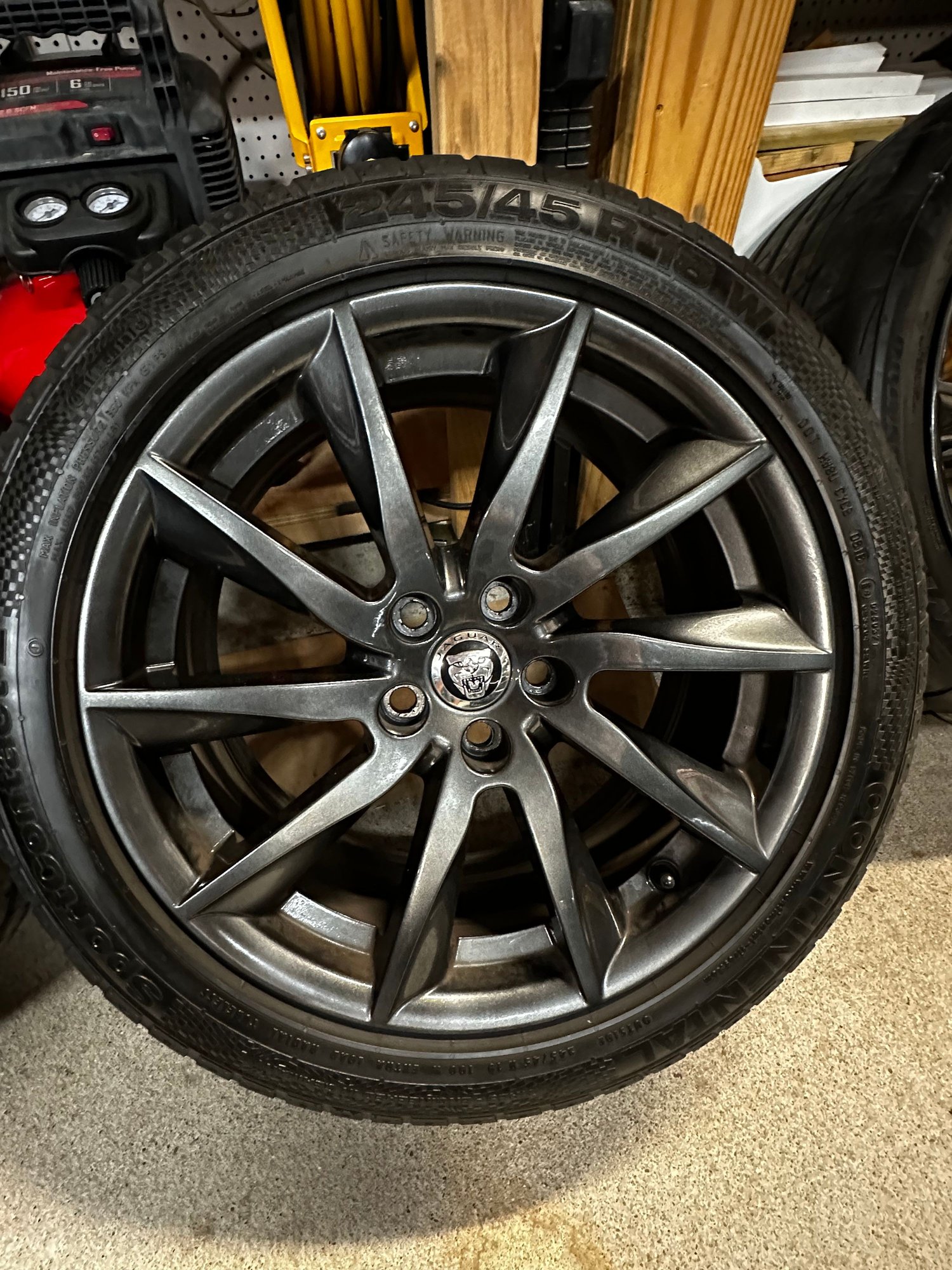 Wheels and Tires/Axles - Set of 4 Wheels and Tires from F-Type - Used - 2014 to 2024 Jaguar F-Type - Houston, TX 77008, United States