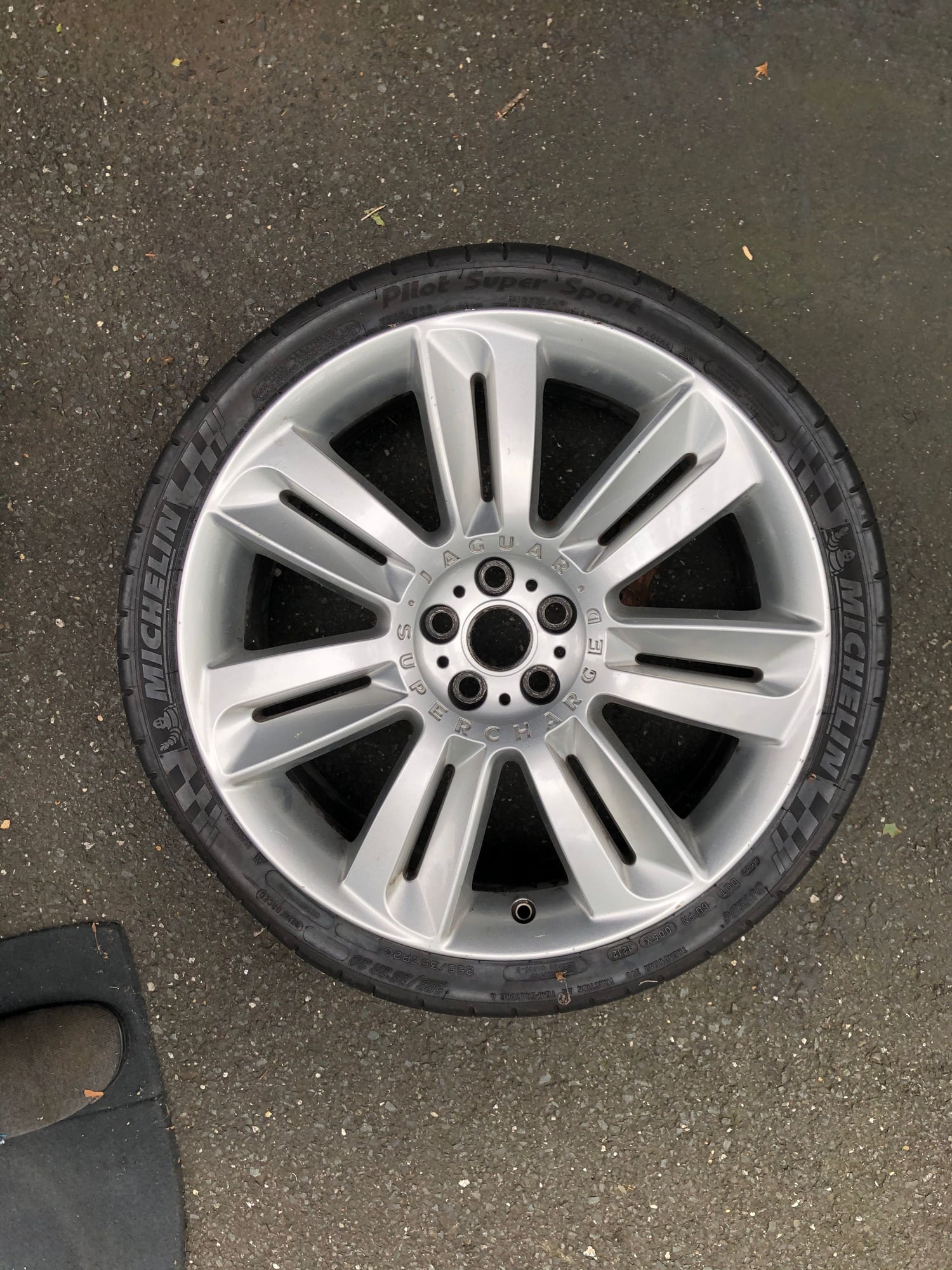 Wheels and Tires/Axles - Front XFR rim - Used - 2010 to 2014 Jaguar XFR - Oakland, NJ 07436, United States