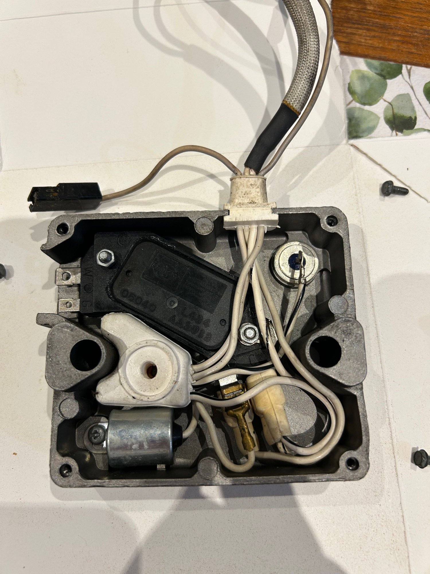 Inside the Ignition Amplifier before removing the Condensor