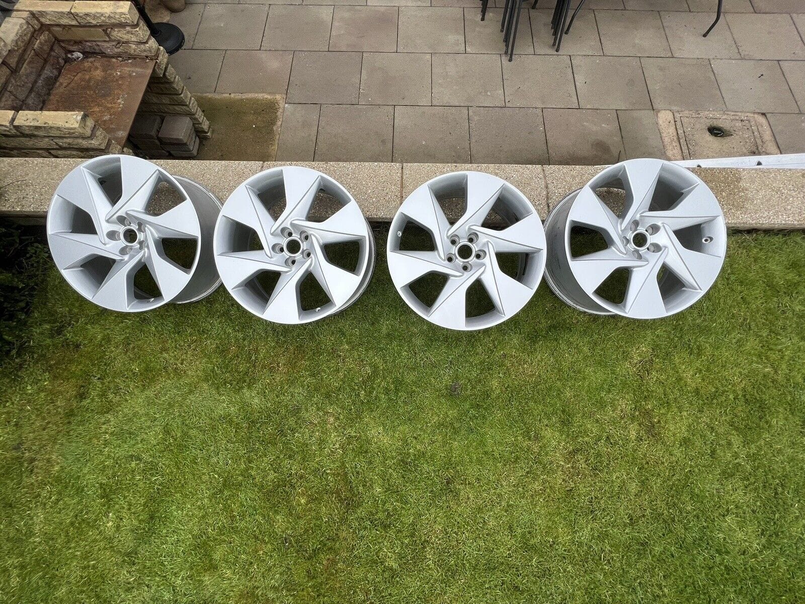 Wheels and Tires/Axles - Jaguar Alloy Wheels for Sale 6007 - Used - 0  All Models - Solihull B90, United Kingdom