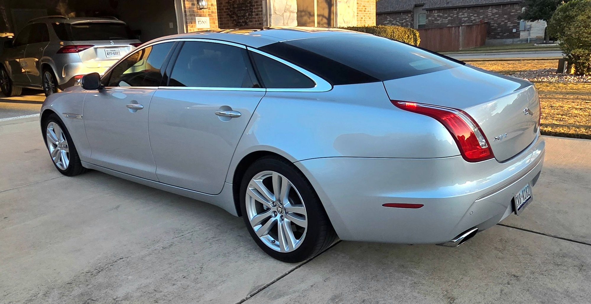 2011 Jaguar XJ - 2011 Jaguar XJL - Used - VIN Sajwa2gb4blv10476 - 76,800 Miles - 8 cyl - 2WD - Automatic - Sedan - Silver - Georgetown, TX 78628, United States