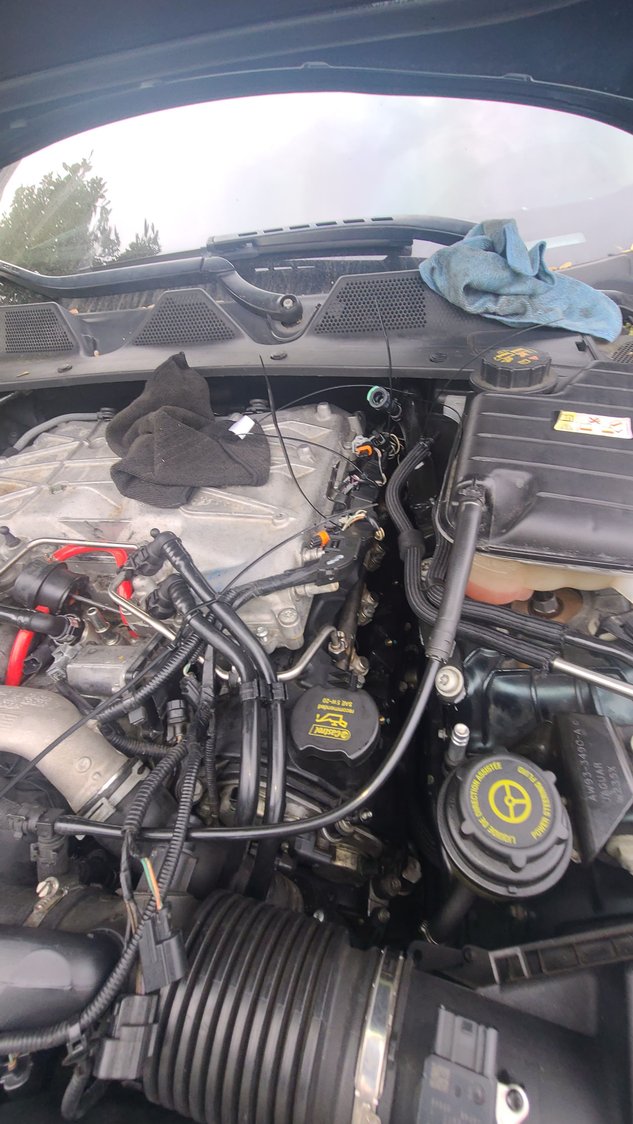 These are some photos from me doing the injector job, manage to finish the side in about an hour and 40mins on the side of a busy road.