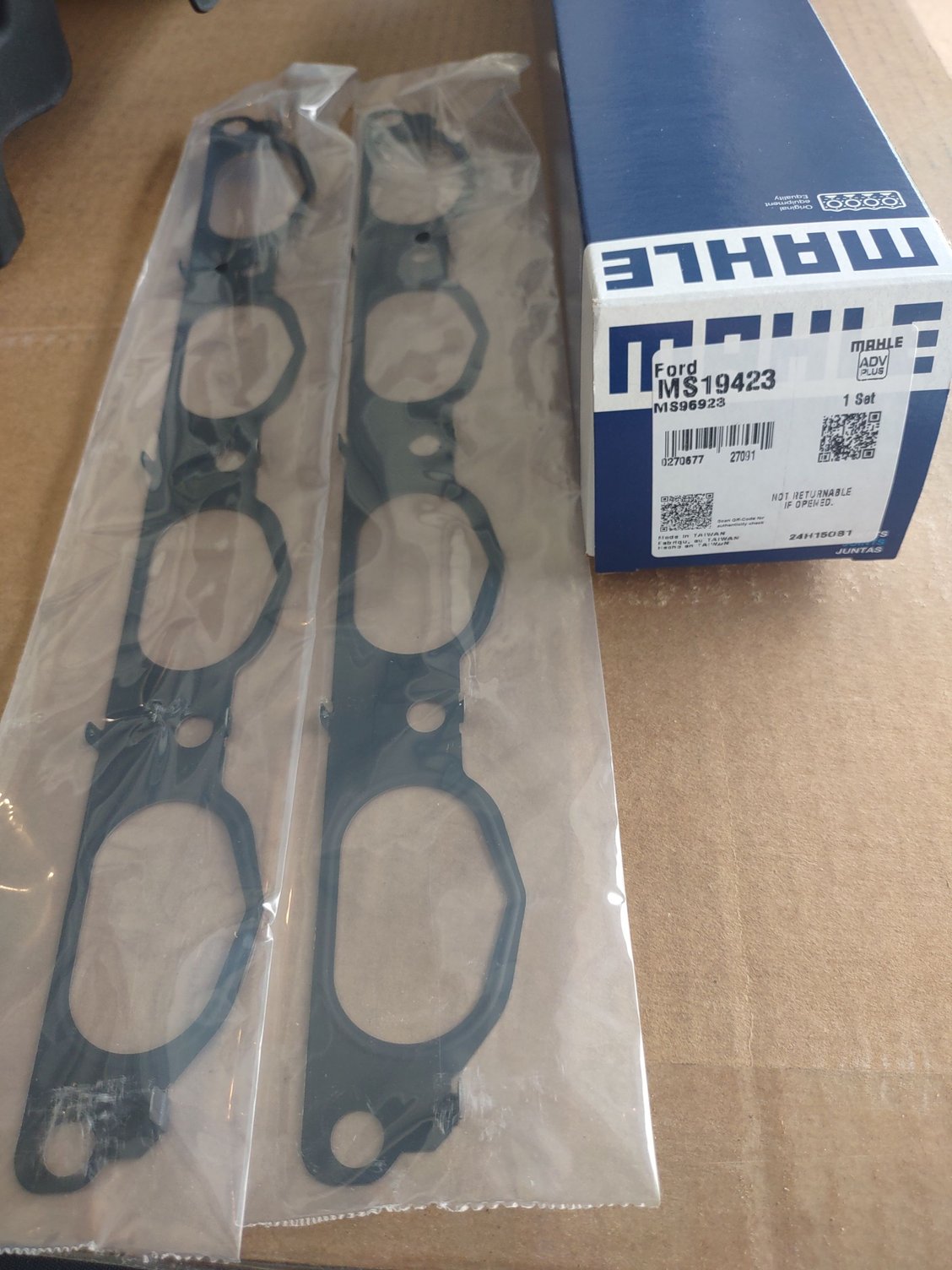 Only use this type of gaskets, they clamp to the manifold, there is no way to line up a loose gasket like the one felpro makes for our car.