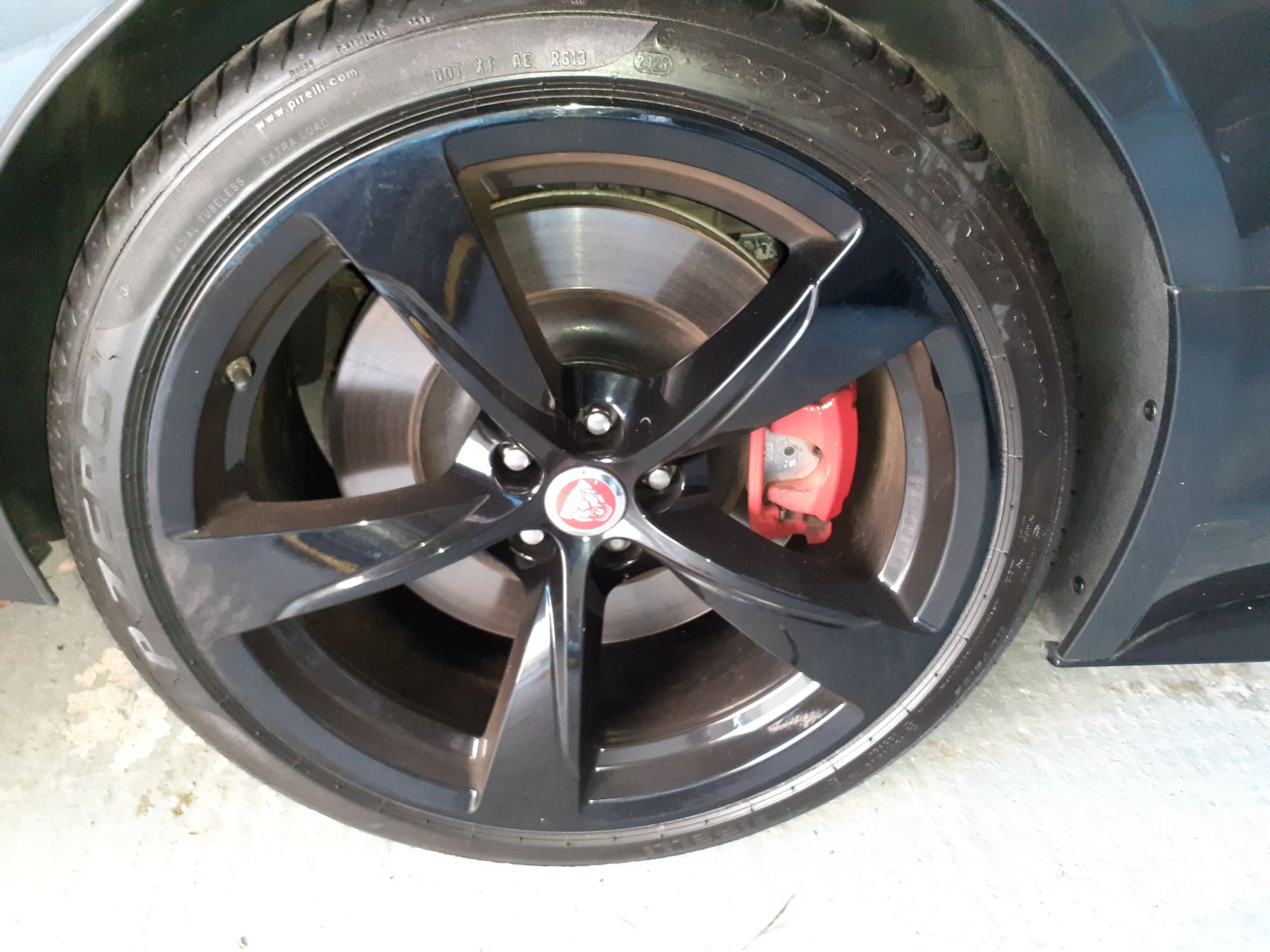 Wheels and Tires/Axles - Immaculate 20 inch gloss black alloys and virtually new tyres - Used - All Years Jaguar F-Type - West Sussex RH20 4, United Kingdom