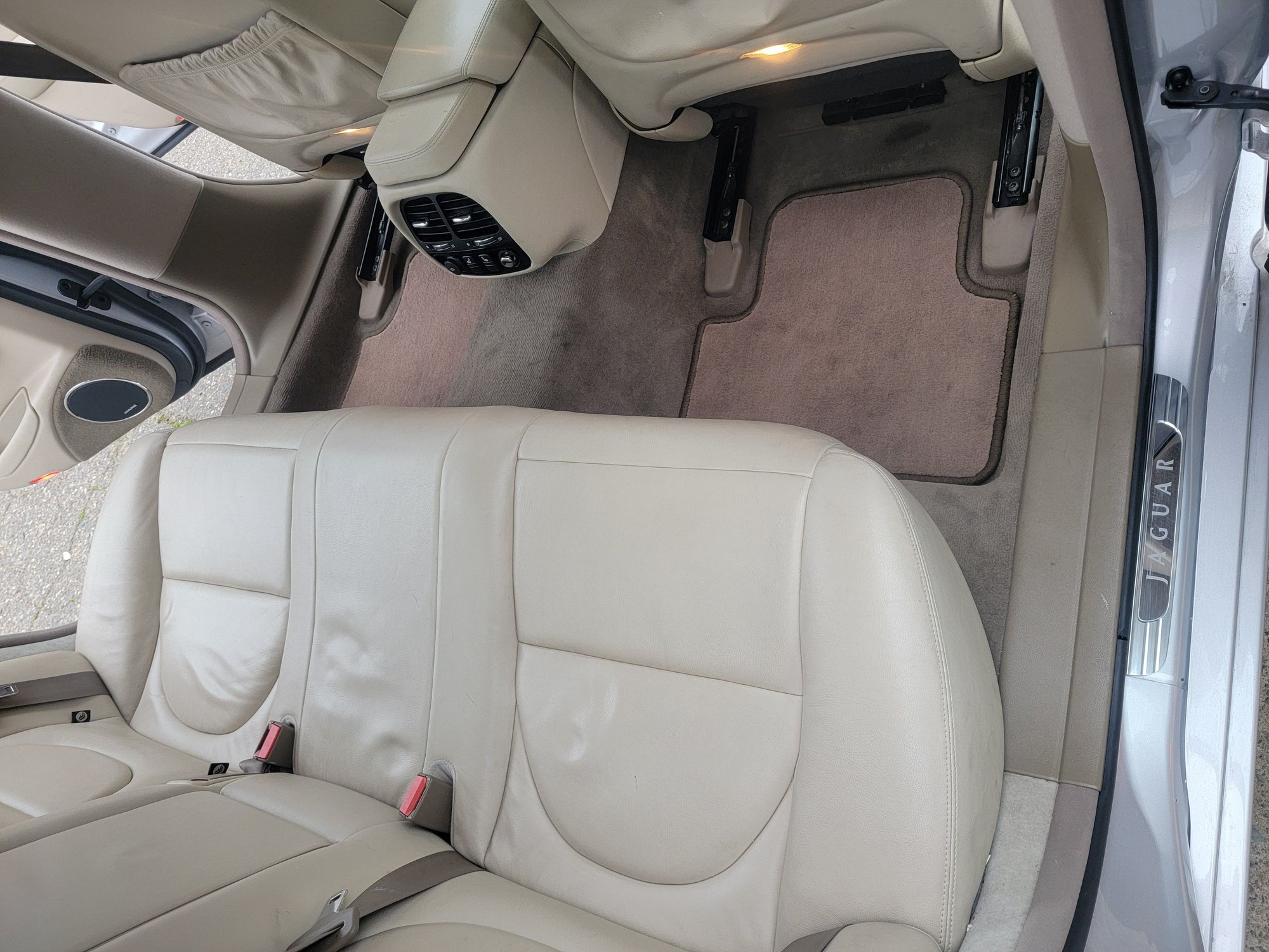 2004 Jaguar XJ8 - 2004 XJ8 for sale - New - VIN SAJWA71C14SG16572 - 133,000 Miles - 8 cyl - 2WD - Automatic - Sedan - Silver - Cameron Park, CA 95682, United States