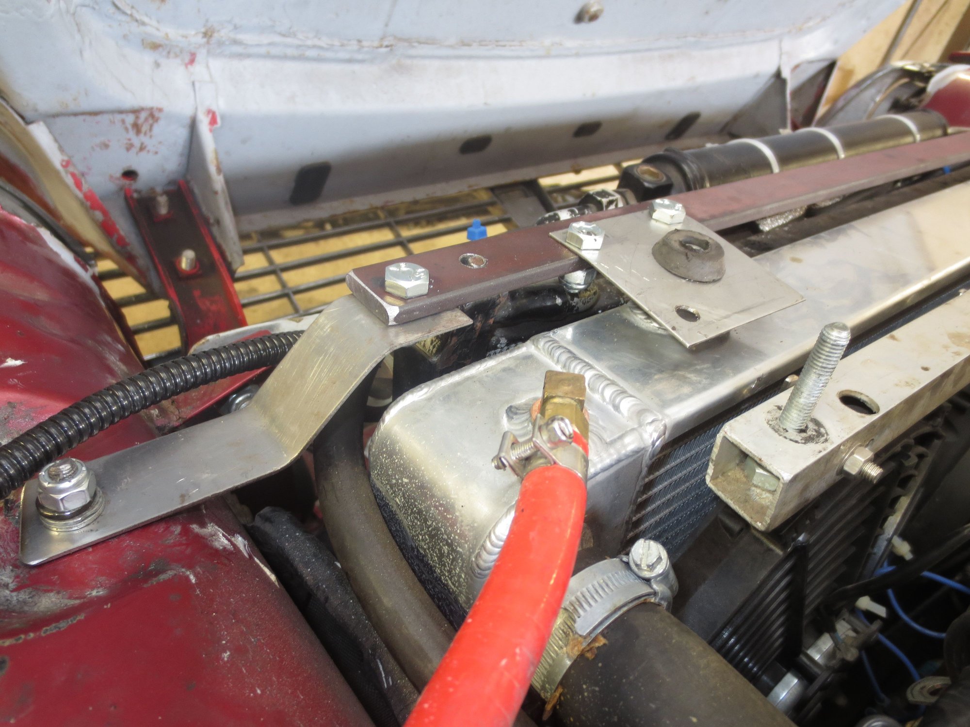 90� 1/8 BSPP fitting to bleed the air to the header tank