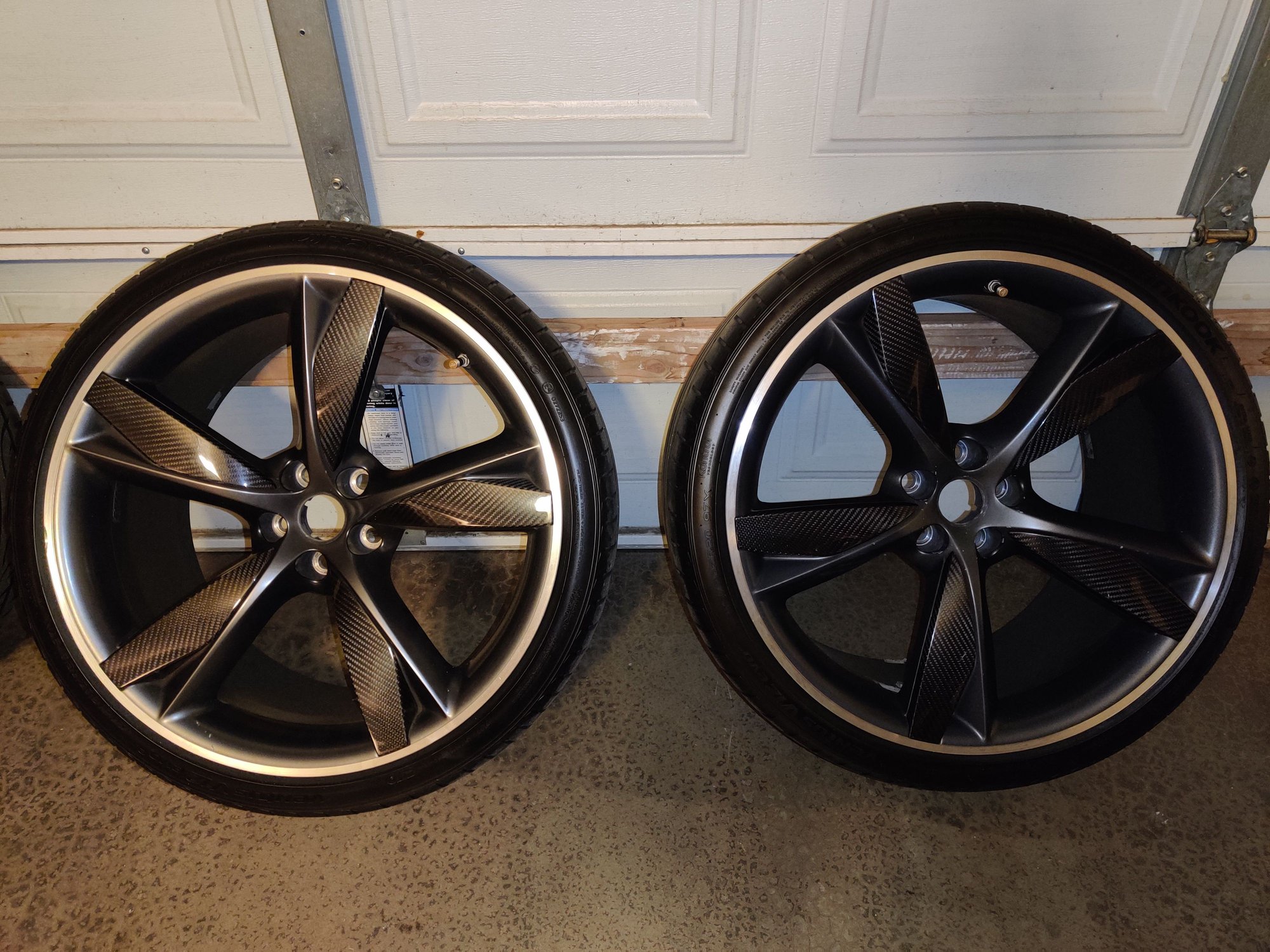 Wheels and Tires/Axles - 2 Jaguar own carbon blade wheels 10.5 in wide - Used - Highland, CA 92346, United States