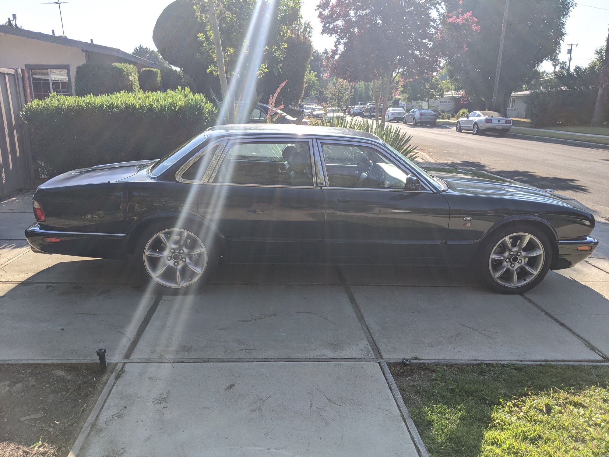 2000 Jaguar XJR - CA (Los Angeles) FS 2000 XJR for parts car or project - Used - VIN SAJDA15BDYMF15779 - 131,000 Miles - 8 cyl - 2WD - Automatic - Sedan - Other - Los  Angeles, CA 91335, United States