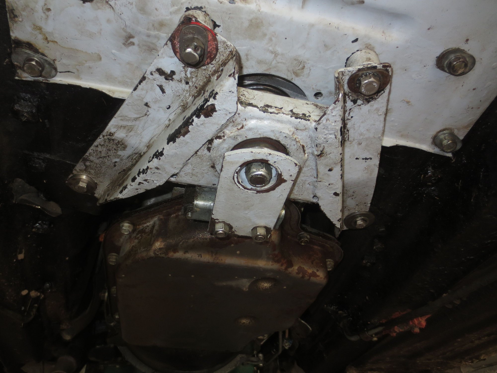 All in place and the front nuts on the tongue also fitted and tightended.