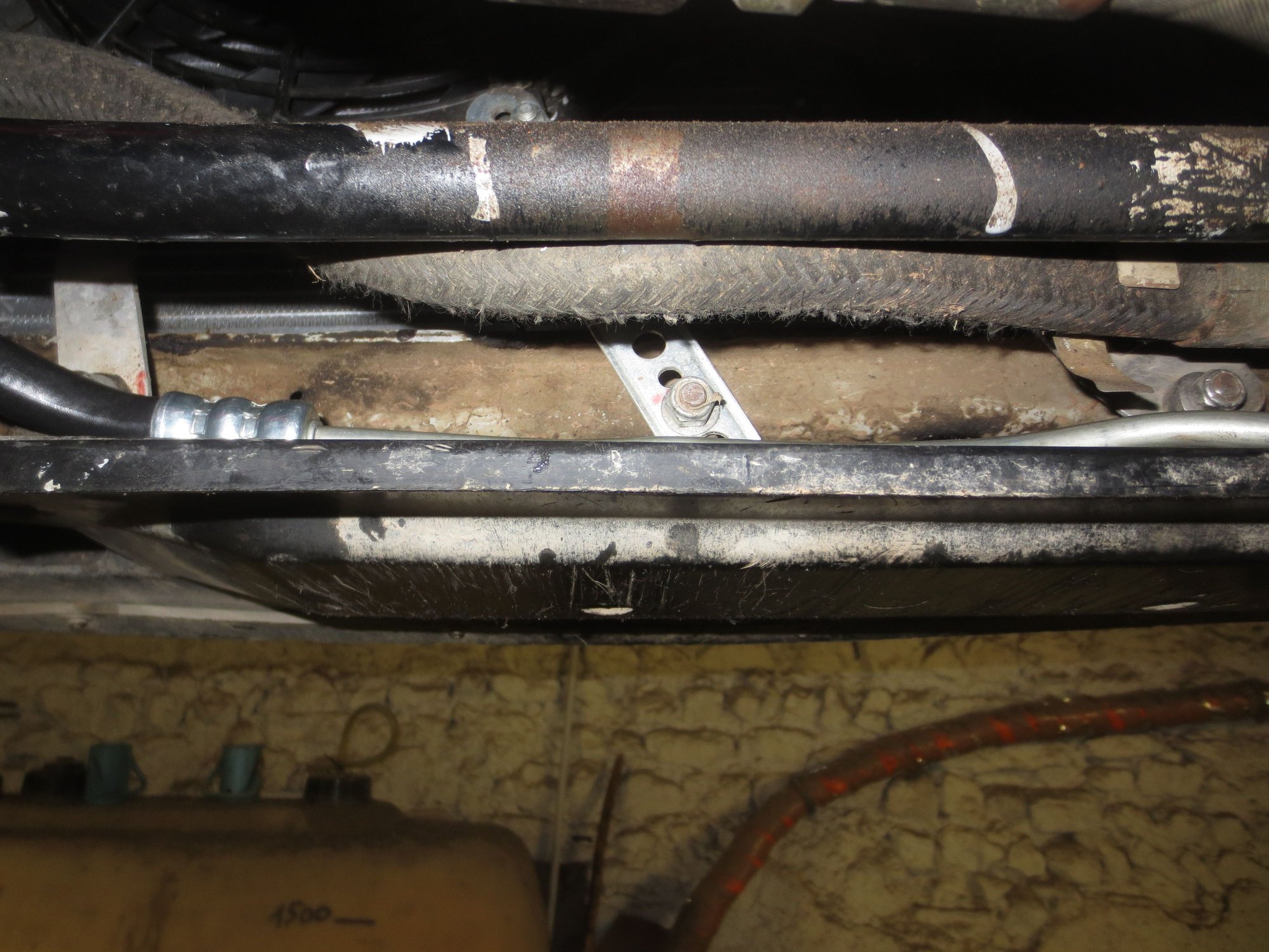 The hardline running along the undertray