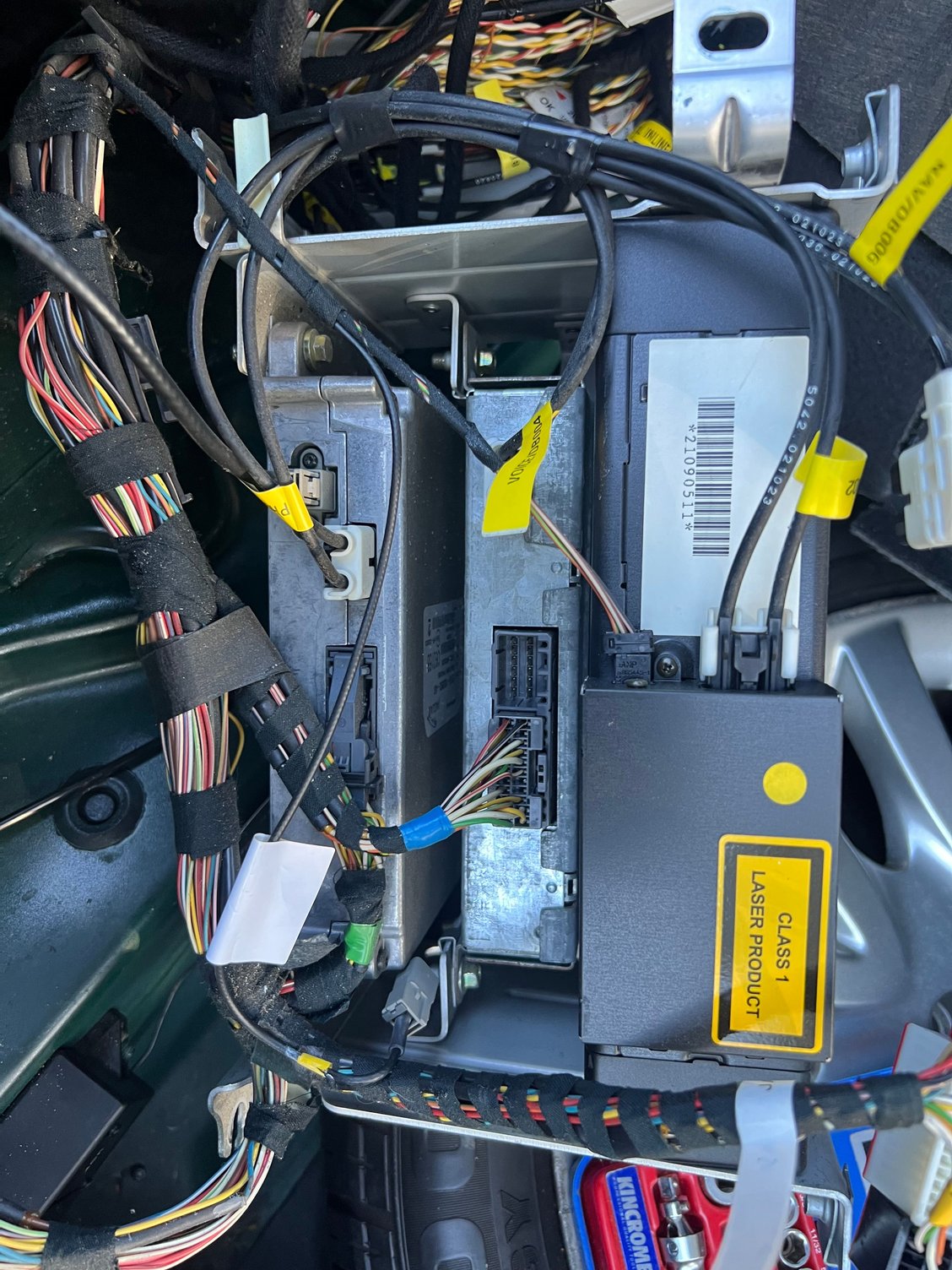 Back of the cd changer and 2 phone modules