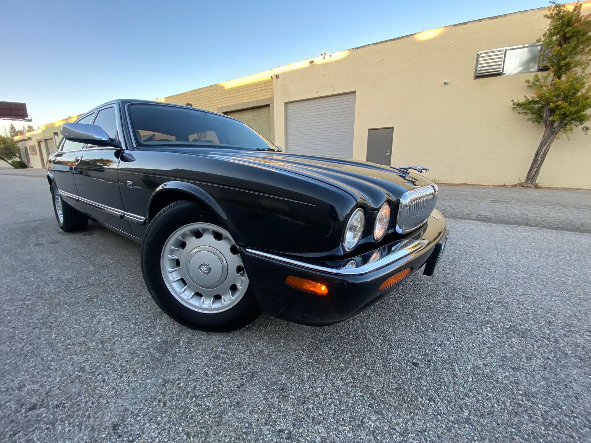 1998 Jaguar Vanden Plas - Super Clean 1998 XJ8 VDP - Used - VIN SAJKX624XWC842389 - 105,000 Miles - 8 cyl - 2WD - Automatic - Sedan - Black - Northridge, CA 91324, United States