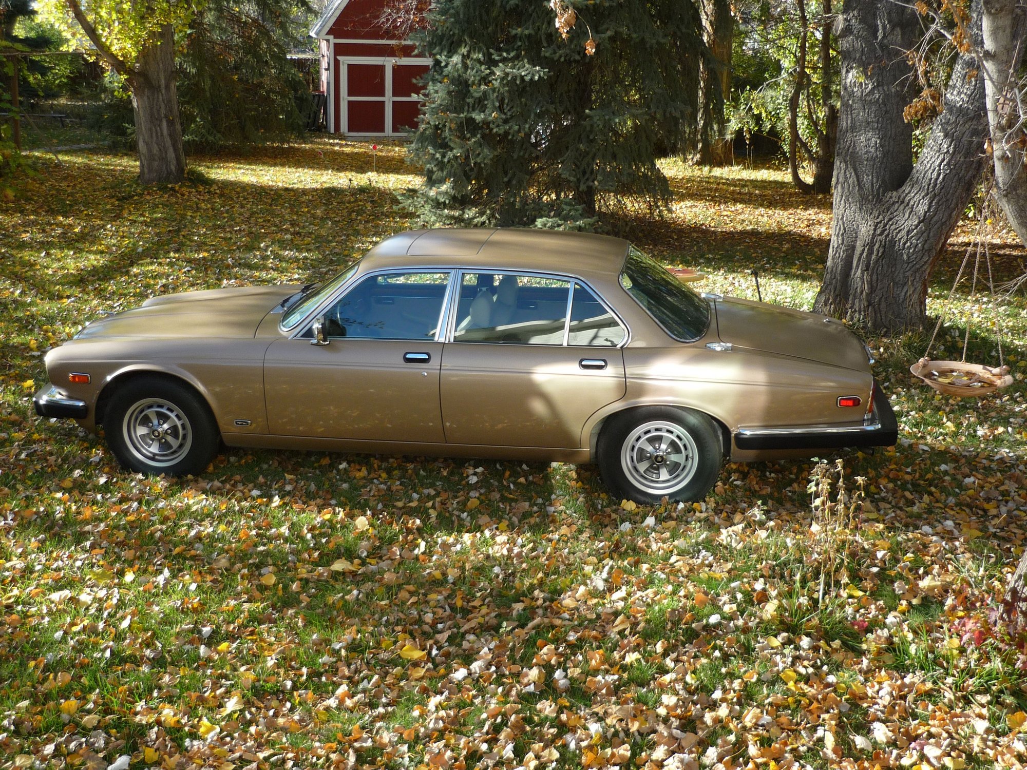 1985 Jaguar Vanden Plas - 1985 Vanden Plas, Needs Transmission work, otherwise good, $500. - Used - VIN SAJAY1346FC415477 - 112,000 Miles - 6 cyl - 2WD - Automatic - Sedan - Gold - Oxnard, CA 93030, United States