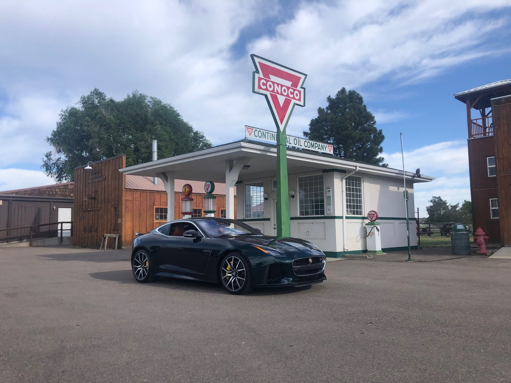 A classic gas station and a classic SVR... 