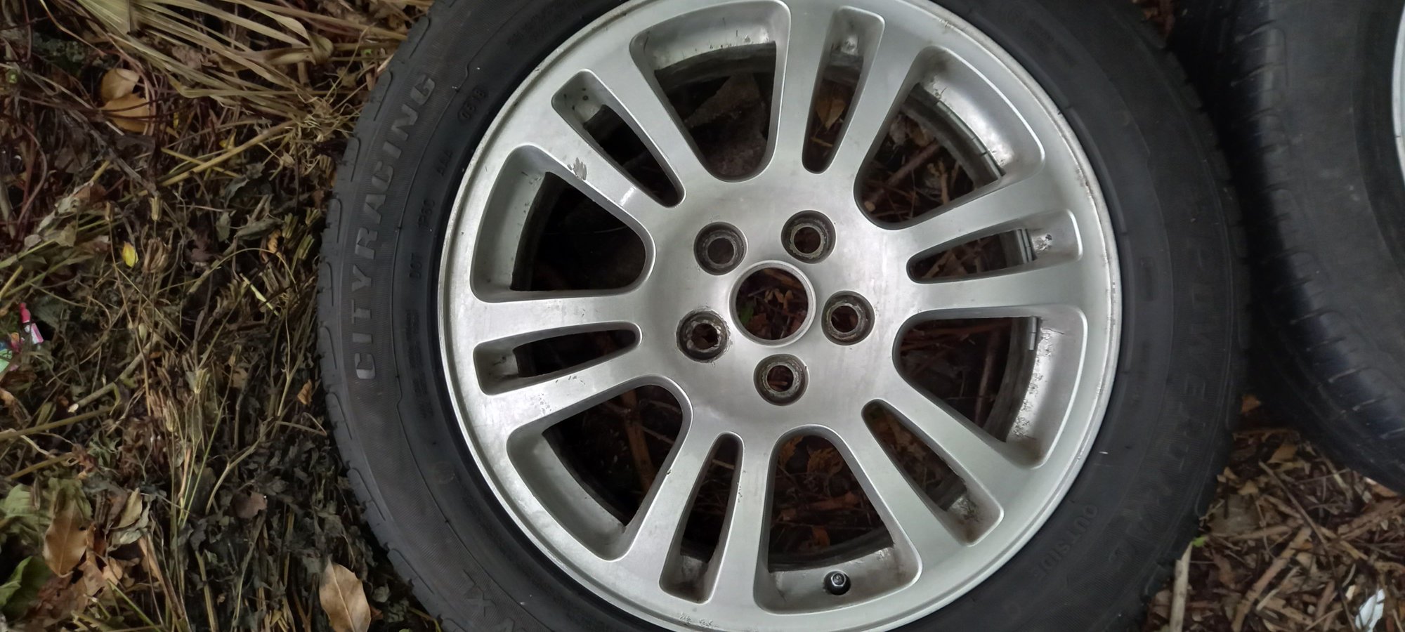 Wheels and Tires/Axles - UK 2003 S Type V8 wheels and tyres. - Used - 2003 to 2004 Jaguar S-Type - Marlborough SN8 3D, United Kingdom