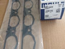 Only use this type of gaskets, they clamp to the manifold, there is no way to line up a loose gasket like the one felpro makes for our car.
