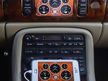 Dashboard video screen mirrors iPhone 6S Plus