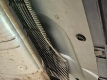 Should there be a trim panel attached tp teh rear valance, i see several holes/clips on the valance fwd edge?