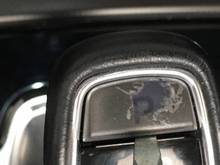 Note the small screwdriver blade inserted at the bottom edge.