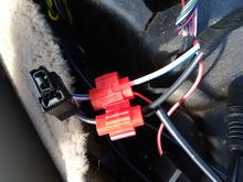 black is earth, red to blue/white(+) on the cig power connector,