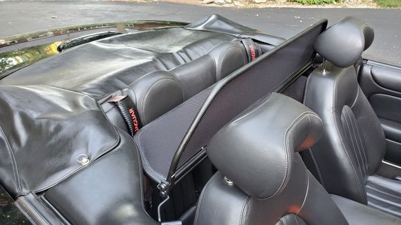 wind deflector or windstop installed XK8
