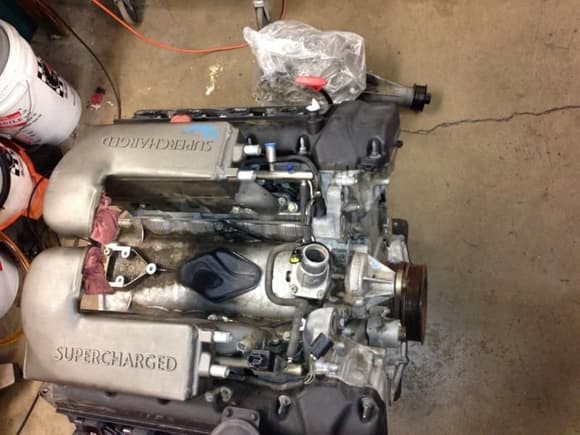 4.2L V8 , with supercharger removed. 
Note difference in intercoolers ( labeled supercharged )