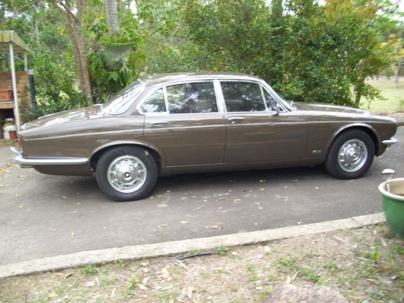 1974 SWB brown Series 2 XJ6