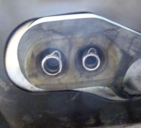 bottom of fuel tank - fuel line fittings and locking clips