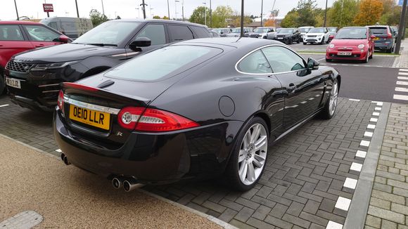 Black really shows off the "Kate Winslet" lines 😊