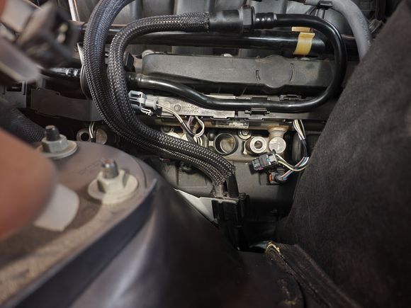 I can't work out how to release the black plastic containing the wires, that runs over the fuel rail. Anyone?

Is the fuel rail easy to move once i get access to it?
