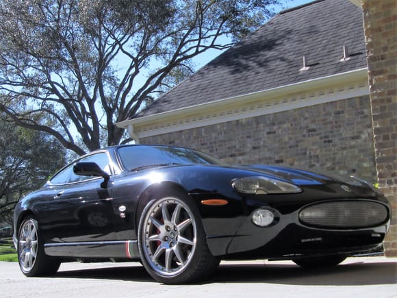 2005 Jaguar XKR Coupe=Onyx/Ivory
