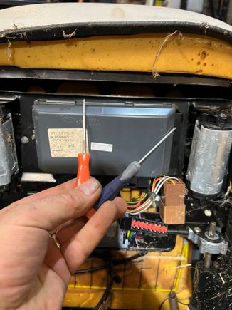 XJ8 Use small pics/screwdrivers to pop tabs