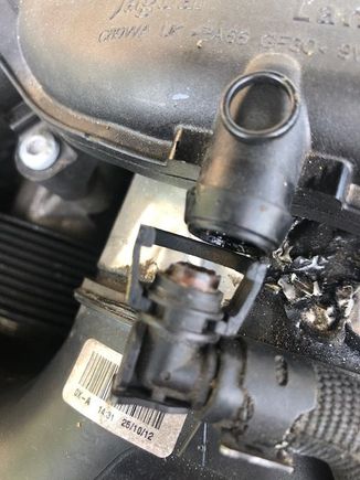 The original plastic connector between CW header pipe and the Expansion Tan.