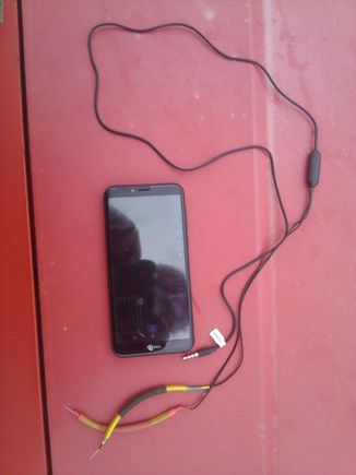 from ear buds/microphone to oscilloscope with 2 resistors an two pins.