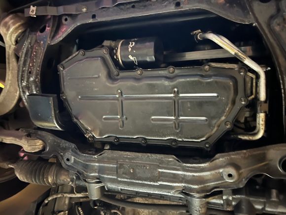 Sorry for rather pool quality, but only photo I took aparently of oil pan