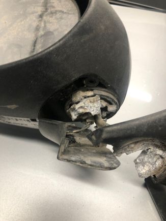 Hinge failed on the passenger side