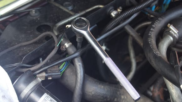 By Turning the Clip on the Bottom Hose, I can now reach it from the Top with a long Extension Socket which makes it a whole lot easier.