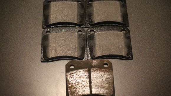 'Generic Photos' don't you just love em.
I wanted the Brake Pads with the Groove as shown in their Photo and they sent me these instead.