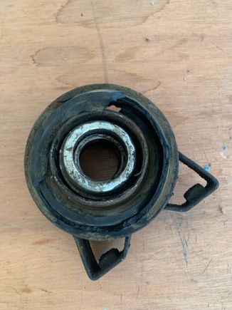 Worn out propshaft centre bearing